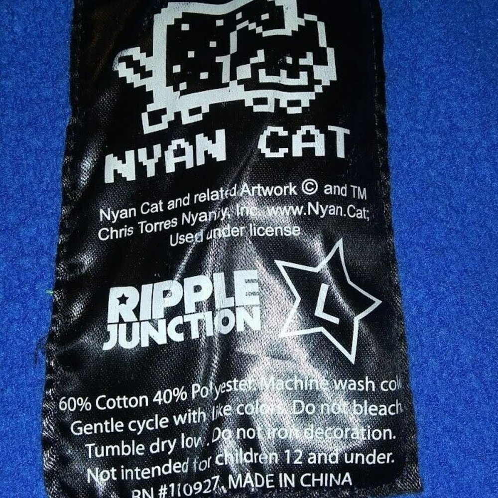 Rare Hot Topic Nyan Cat Ripple Junction Hoodie w/ 4 T-shirts + Blanket Bundle - Picture 6 of 16